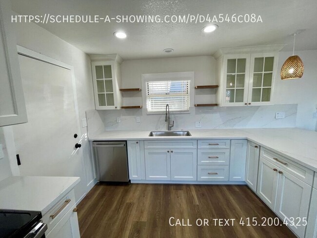 Building Photo - Spacious 3 Bedroom 2 Bath Home in Monterey