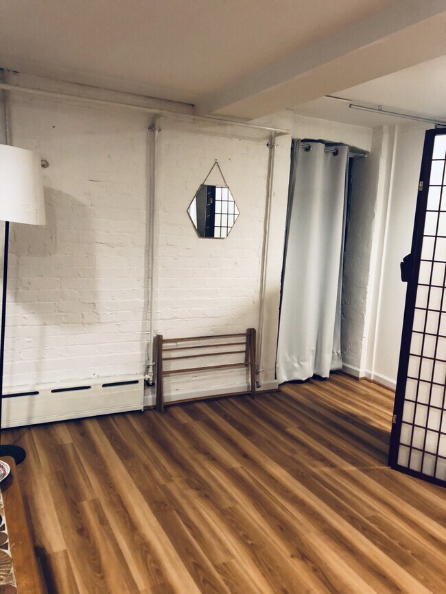 Building Photo - Tunlaw Upstairs