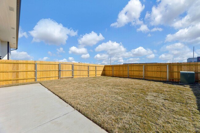 Building Photo - 5378 N Toben Dr