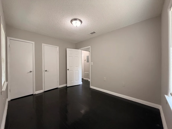 Building Photo - 230 Rosser St SW