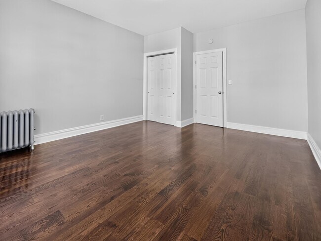 Building Photo - 86 W 45th St