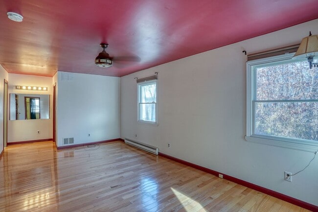 Building Photo - Just What You Have Been Looking For a Single Family Ranch in a Quaint Country Setting