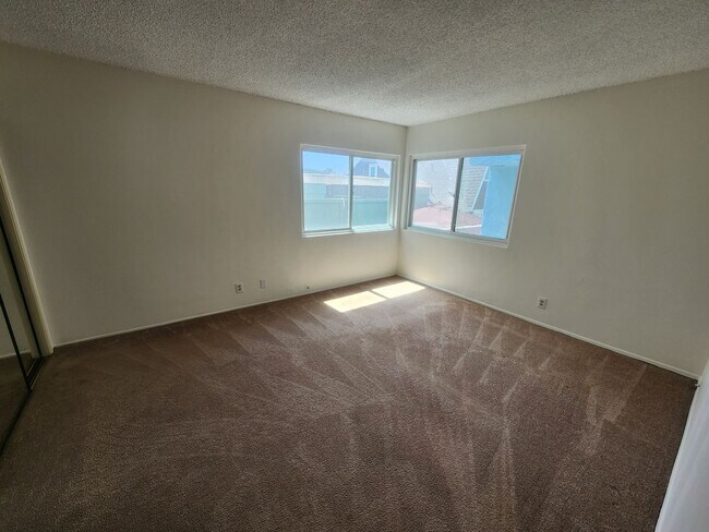 Building Photo - Moonstone