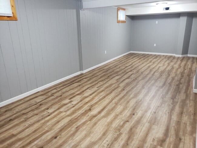 3-rd bedroom/ playroom - 411 W Linden Ave