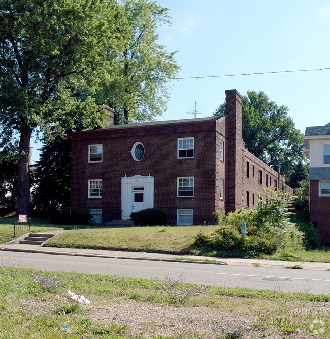 Primary Photo - 1312 Cleveland Ave NW
