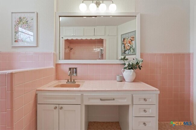 Building Photo - 2305 N 15th St