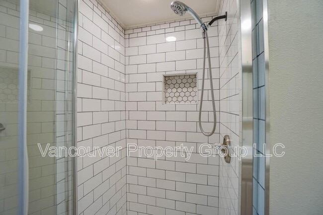 Building Photo - 2218 E 18th St
