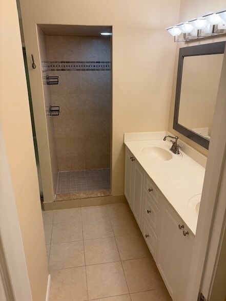 MB BTH - 2212 22nd Ln