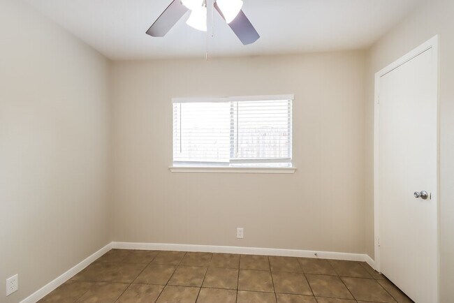 Building Photo - 8514 Forest Point Dr