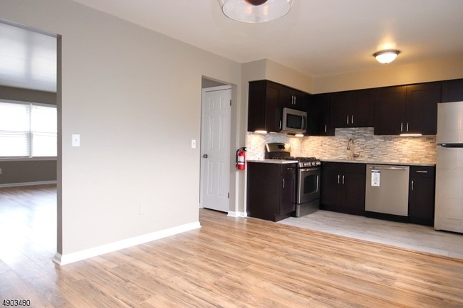 Building Photo - 32 Hancock Ct