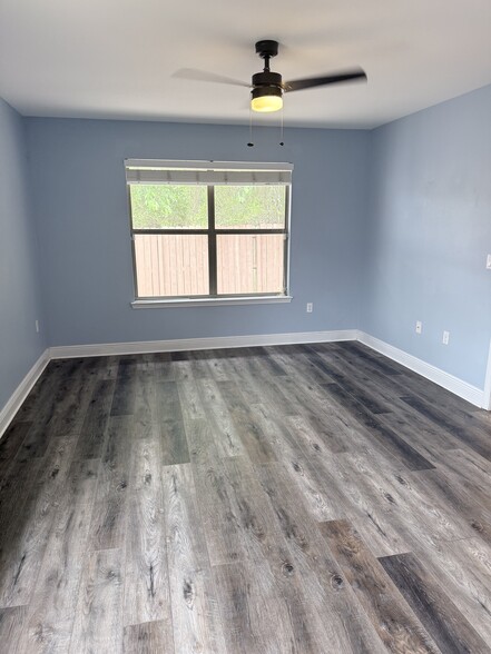 Building Photo - 1944 Bay Pine Cir