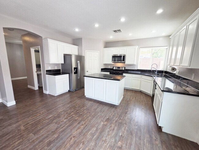 Building Photo - Spacious 3 Bed + Loft & Den with Soaring Ceilings