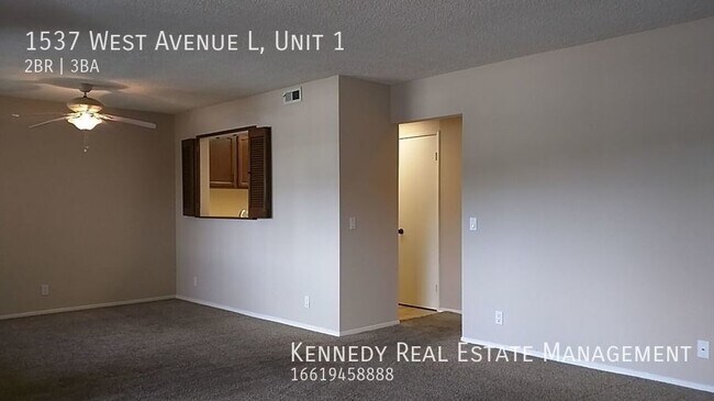 Building Photo - Location, Location, Location! 2 Bedroom To...
