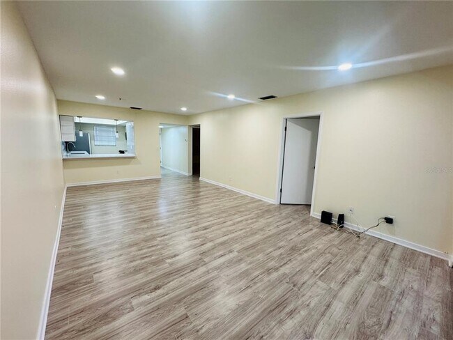 Building Photo - 1750 Belleair Forest Dr