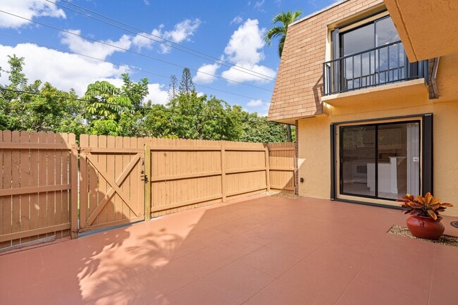 Building Photo - 226 Alemeda Dr