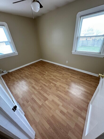 Back bedroom - 1257 Hammel St
