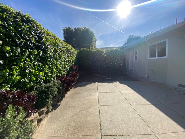 Building Photo - 2101 Trousdale Dr