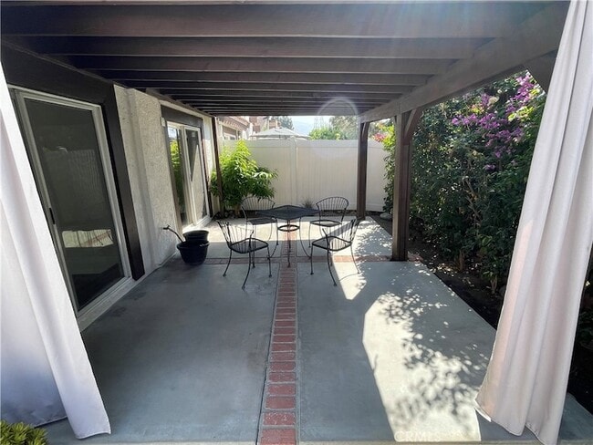 Building Photo - 2668 Hacienda Dr