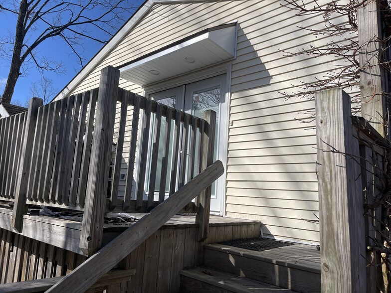 Building Photo - 270 Greenfield Ave