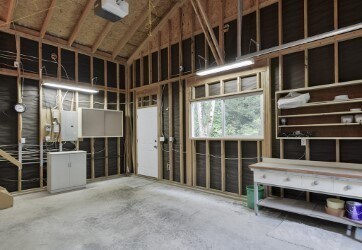 Building Photo - Charming 1 Bedroom Cottage with Attached Garage