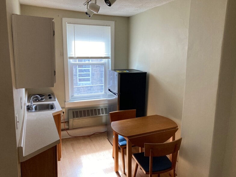 Building Photo - 2418 E Allegheny Ave