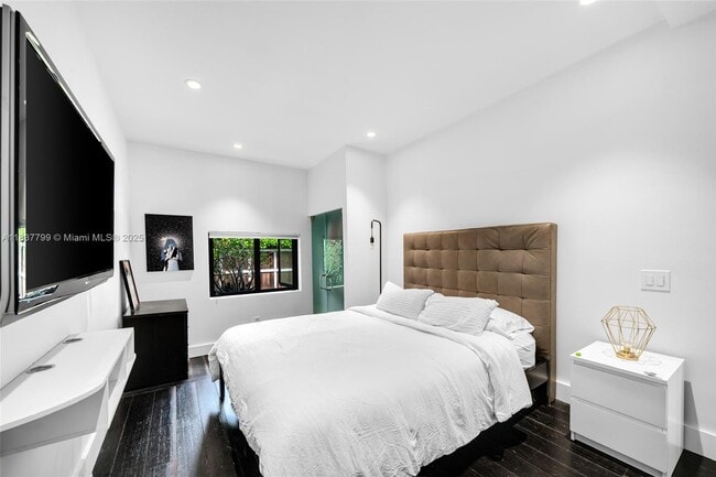Building Photo - 110 3rd San Marino Terrace