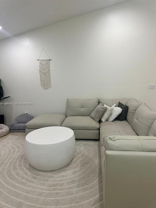 Building Photo - 4938 SW 33rd Way