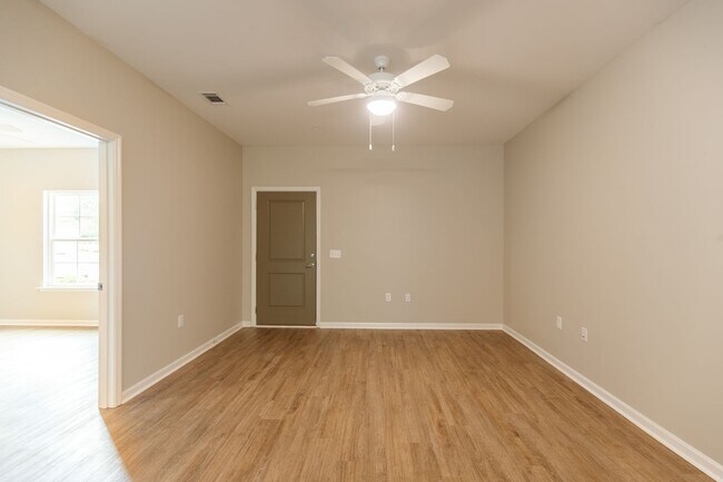 Building Photo - 2 Bedroom/2 Bath Apartment near VSU!!!