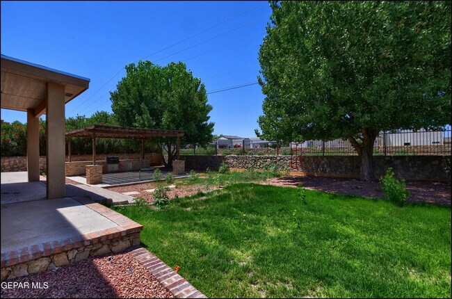 Building Photo - 5649 Valley Maple Dr