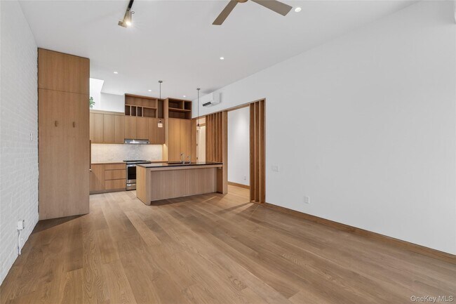 Building Photo - 316 Wall St