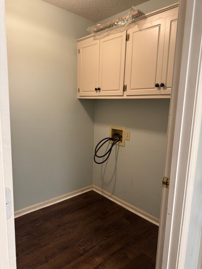 Building Photo - West End Duplex with 1 Car Garage