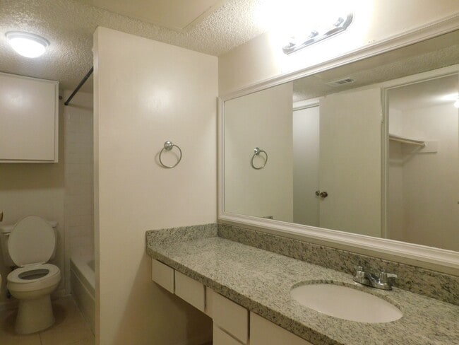 Building Photo - 12660 Ashford Point Dr