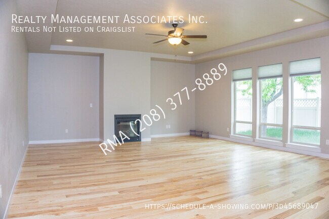 Building Photo - 5050 N Cortona Way