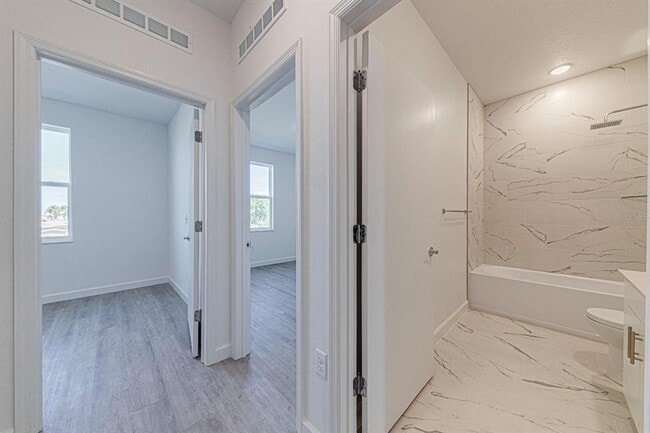 Building Photo - 400 Famagusta Dr