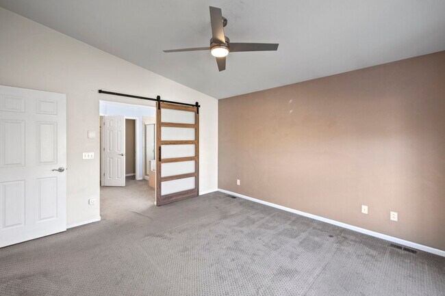 Building Photo - 626 Rolling Rock Point