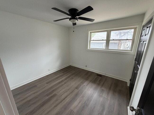 Building Photo - 749 Mt Hope St