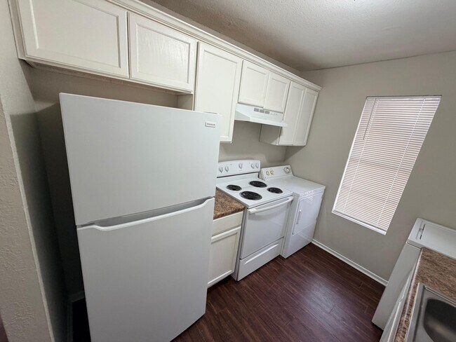 Building Photo - 3302 Salisbury Ave