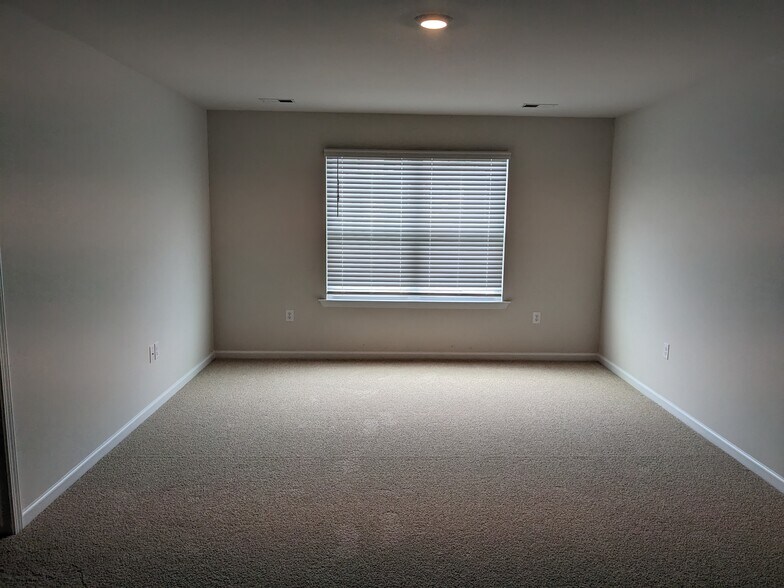 Building Photo - 1767 Odessa Ln