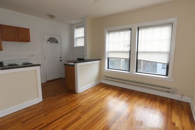 Building Photo - 667 W Cornelia Ave