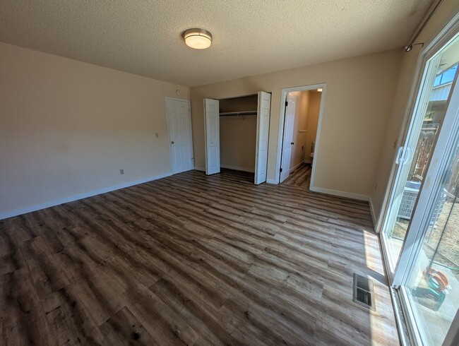Building Photo - 376 Reservoir Dr