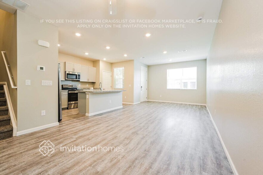 Building Photo - 1738 S Elk Way