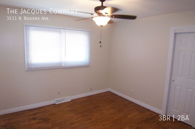 Building Photo - Two Large Living Areas in this 3 Bedroom 1...