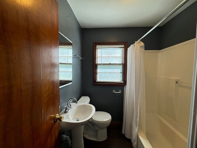 Building Photo - Single-Family Rental House 1BR-1BA - Warrenton MO 63383