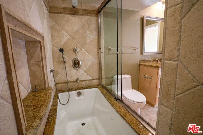 Building Photo - 17097 Palisades Cir