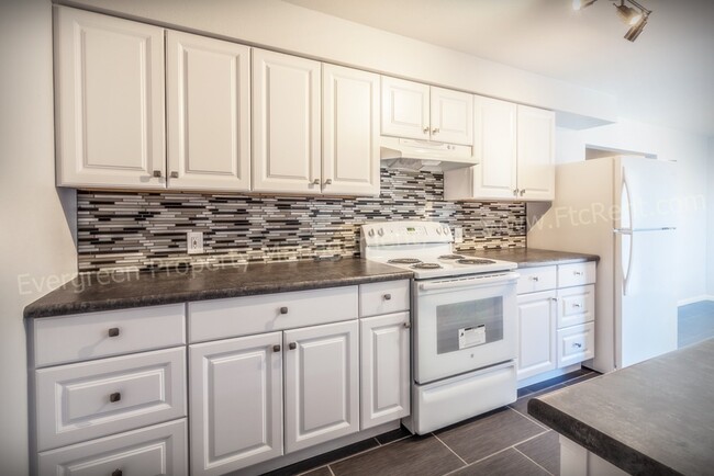 Building Photo - Adorable 3-bedroom Close to CSU and Old Town!