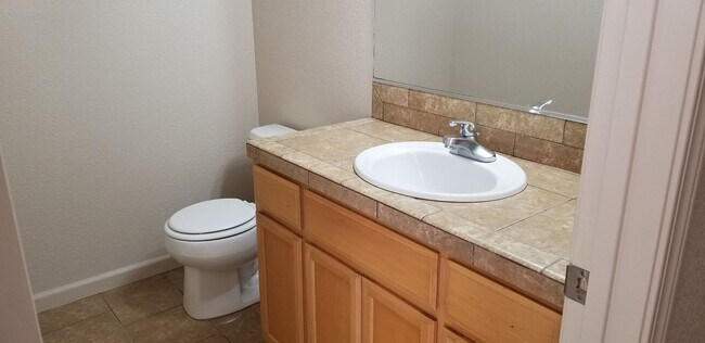 Building Photo - NIN322