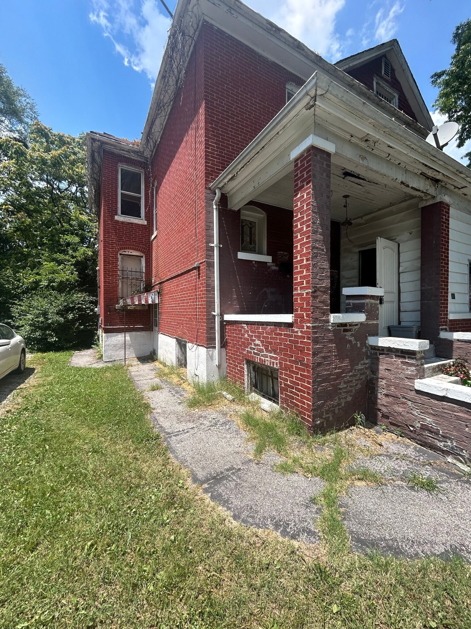 Building Photo - 563 N 24th St