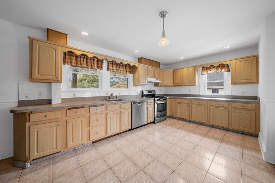 Building Photo - 180 Faneuil St