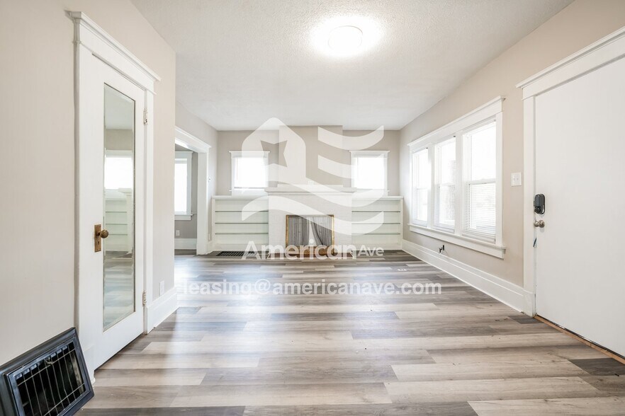 Building Photo - 671 Kilbourn St