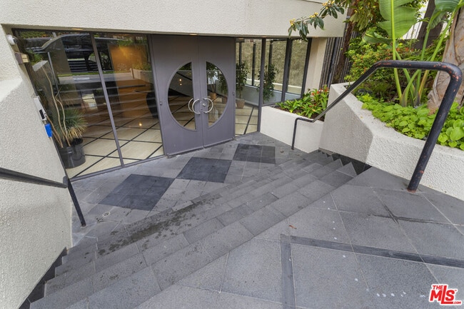 Building Photo - 12000 Goshen Ave